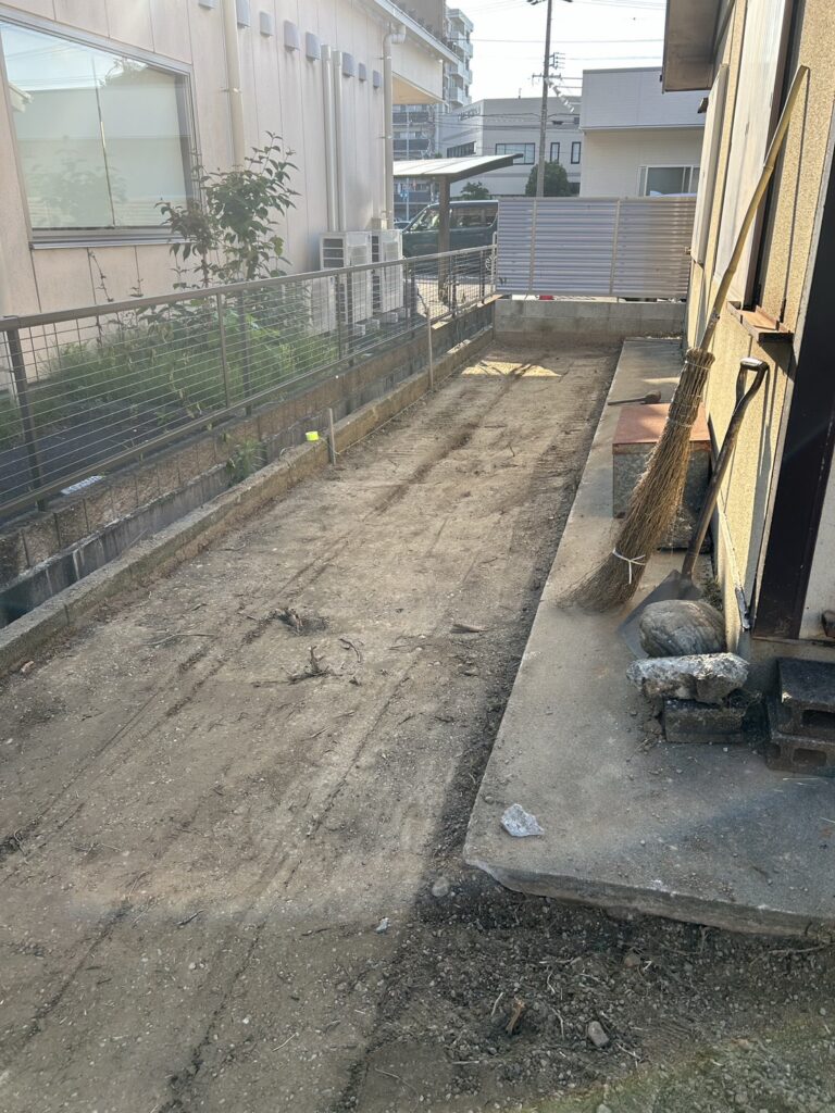 実績紹介　除草、整地、防草シート+砕石敷き　整地後